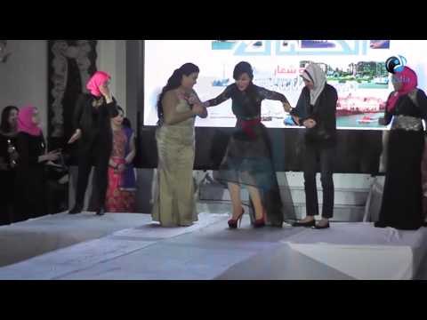 مهرجان الحياة بورسعيد | شاهد لحظة سقوط سوزان نجم الدين بفستانها الطويل للمرة الثالثة موقف محرج!