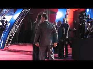 افتتاح مهرجان القاهره السينمائي | شاهد غسان المولي واقف جنب مراتة إيمي وبيحجز عليها!  ✌✌