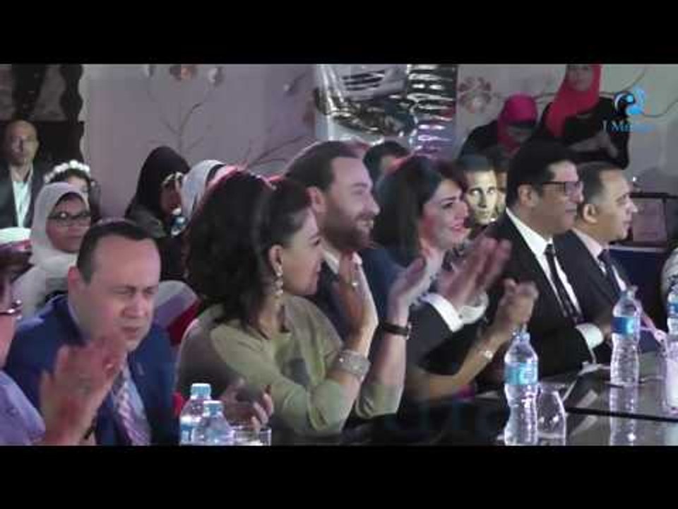 مهرجان الحياة بورسعيد |  مقدمة الحفل تمدح في الفنان نضال الشافعي و النجمة أنوشكا!