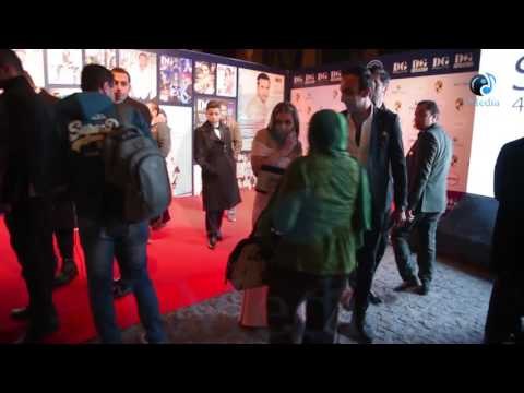 حفل الدير جيست 2016 | واحدة بتعترض الممثلة المغمورة عشان تاخد منها كلمة وهيا بتتكلم ف التليفون!