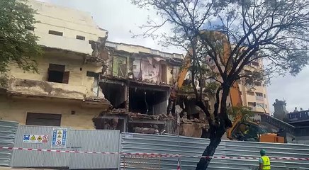 Continúan las obras de demolición del edificio amarillo de Miraflores