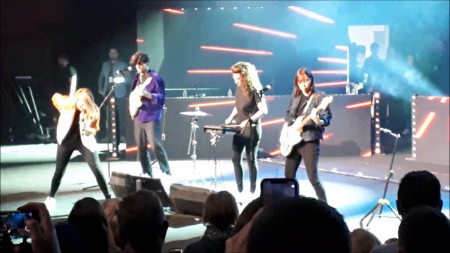 Le groupe Hyphen Hyphen chante Mama sorry en direct du Palais de la musique et des congrès de Strasbourg dans l'émission de radio Virgin Tonic