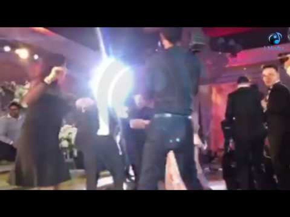 فرح بنت عمرو الليثي |  شاهد لأول مرة عمرو الليثي يرقص مع منى عراقي شوف اللى حصل ف الرقص!