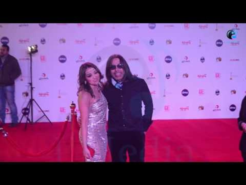 حفلة وشوشة | راندا البحيري بتتصور مع شخص غريب ،، شوف رد فعلة لما طلب منة يقلع النضارة!