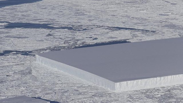 VIDEO Un iceberg rettangolare in Antartide
