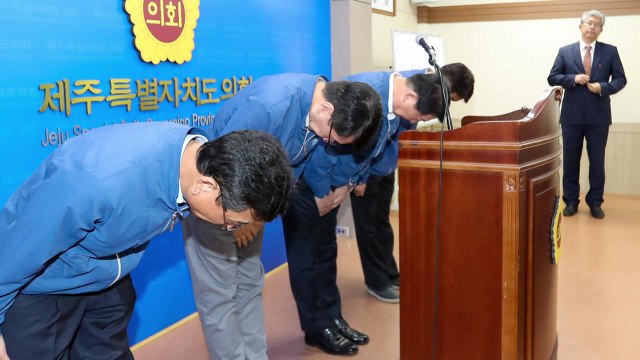 제주 삼다수 사장, 직원 사망사고 사과 / YTN