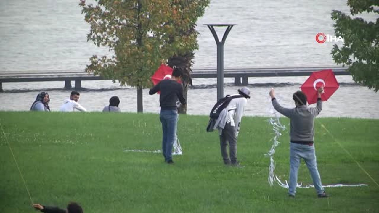 Dünya'nın 5. En Büyük Uçurtması Kocaeli'de Gökyüzünü Renklendirdi
