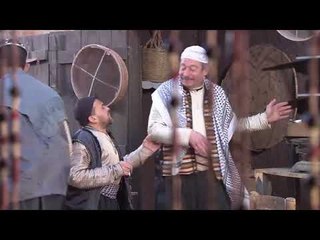 مسلسل رجال الحارة  | ابو مستو بيغسل  رجل مراته بالمايه السخنه