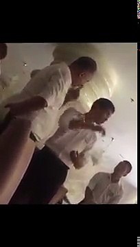 Кыргызстанцы в Анталье, которые не могут выехать на родину, переслали нам видеозаписи, где они просят представителей отеля отдать им деньги за полгода работы.