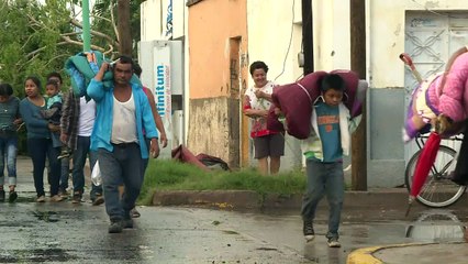 Willa deja daños materiales en México y se dispersa en montañas