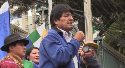 Evo Morales presenta más de un millón de firmas como aval para su candidatura