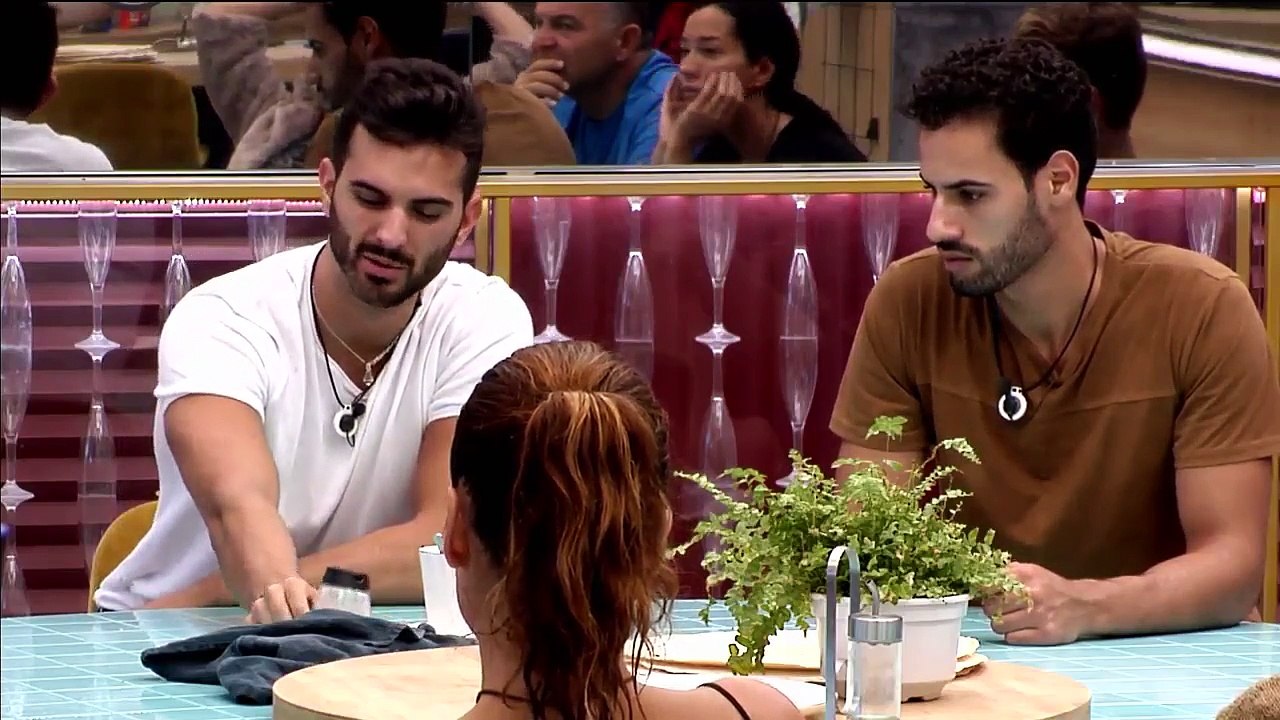 GH VIP - Miriam entra en la cocina y Mónica estalla contra ella - “Que ella cocine no, es imposible”