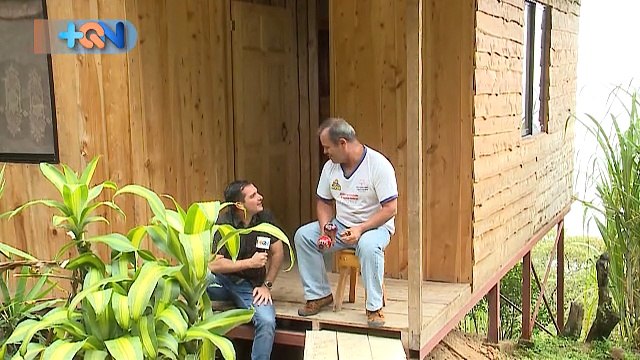 mqn-El-pueblo-se-unió-y-construyó-una-casa-a-hermanos-de-escaos-recursos 241018