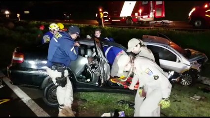 Três carros se envolvem em grave batida na BR-467