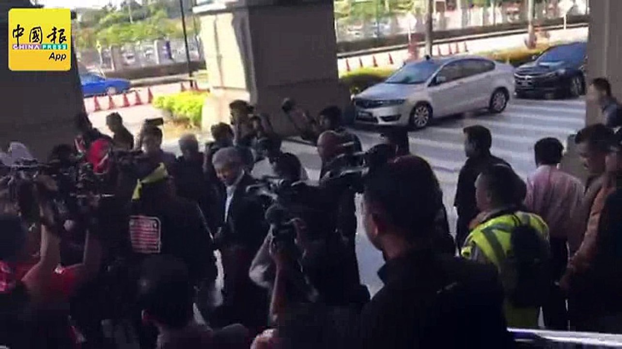 阿末扎希离开法庭