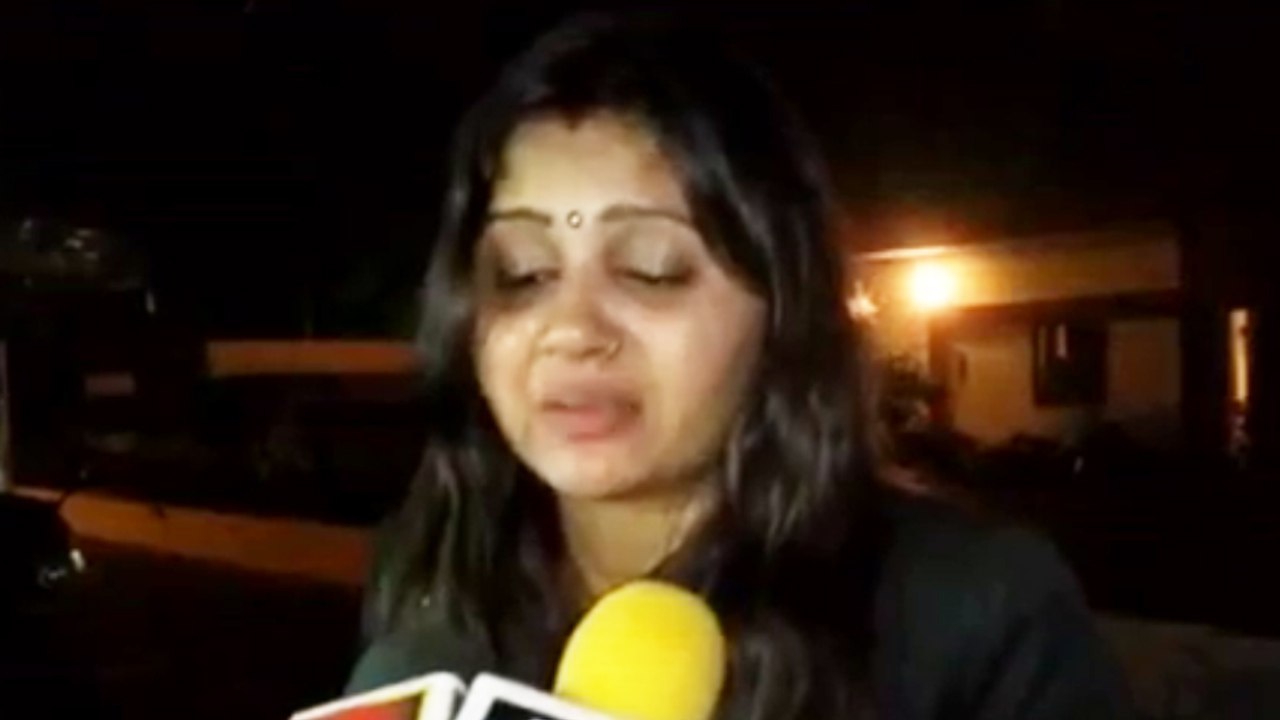 Lawyer creates ruckus at police station in UP’s Meerut, Viral Video | OneIndia News