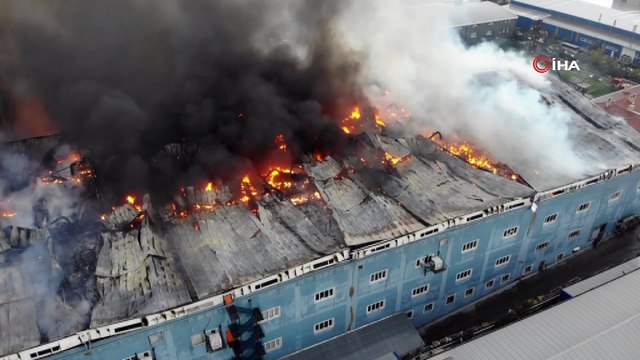 Esenyurt'ta alev alev yanan fabrikalar havadan görüntülendi