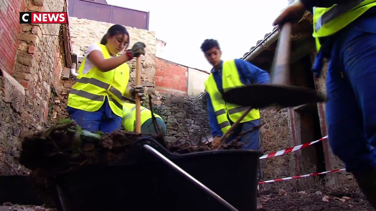 Des collégiens viennent aider les sinistrés de l’Aude