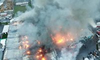 Esenyurt'ta fabrika yangını havadan böyle görüntülendi