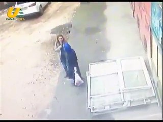 Kaldırım çöktü, hemşire ve doktoru yuttu