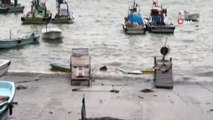 Akçakoca’da dev dalgalar liman içinde bir tekneyi batırdı