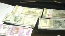Couple dupes jeweler by buying gold worth lakhs using fake currency | OneIndia News