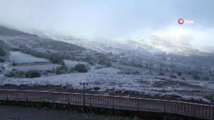 İzmir'e Mevsimin İlk Karı Düştü