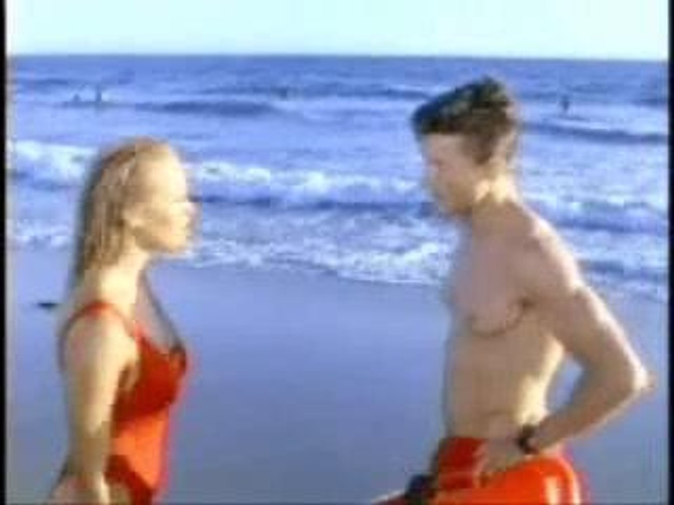 Pamela Anderson - Baywatch Blooper