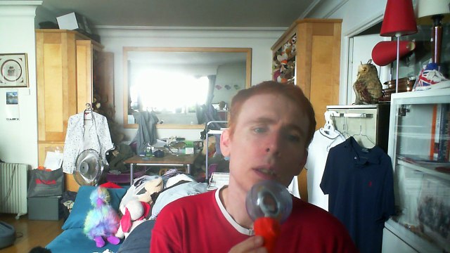 Wiwi égratigne chemicals de Dean Lewis