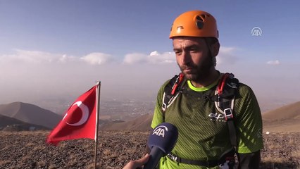 'Dağların oğlu' şehitlerin anısını zirvelerde yaşatıyor - ERZURUM