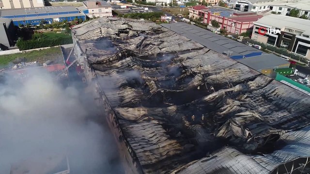 Esenyurt'taki fabrika yangını kontrol altına alındı, yangından geri bu görüntüler kaldı