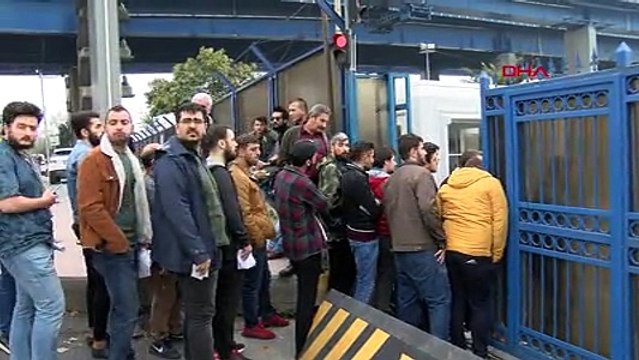 Bedelli askerlik başvurusu için son günlere girilmesinin ardından, askerlik şubesi önünde uzun kuyruklar oluştu