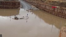 Gaziantep İslahiye'de Altgeçidi Su Bastı, Araçlar Mahsur Kaldı