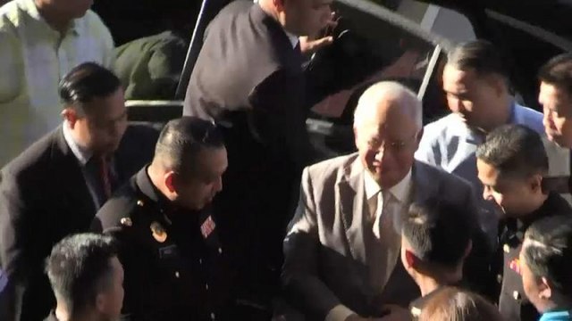 Экс-премьеру Малайзии грозит до 20 лет тюрьмы