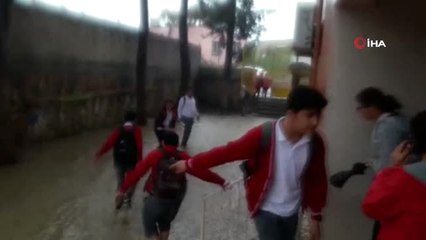 Erzin'de Şiddetli Yağışlar Nedeniyle Okullar Tatil Edildi