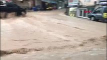 Mardin'in Derik İlçesinde Sağanak Yağış Sele Neden Oldu, Cadde ve Sokakları Sel Suları Bastı