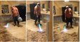 Homem altera visual do chão de madeira da sua casa usando apenas um maçarico