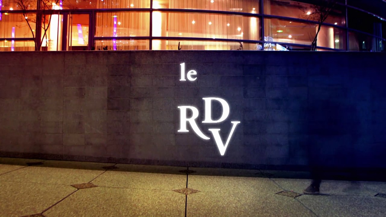 En France, héberger un réfugié permettrait de baisser ses impôts - Le petit RDV du du 26/10 - CANAL+