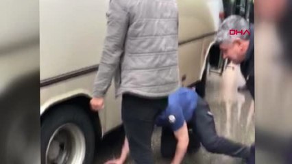 Adıyaman Midibüsün Tekerinde Sıkışan Yavru Kediyi Polis Kurtardı