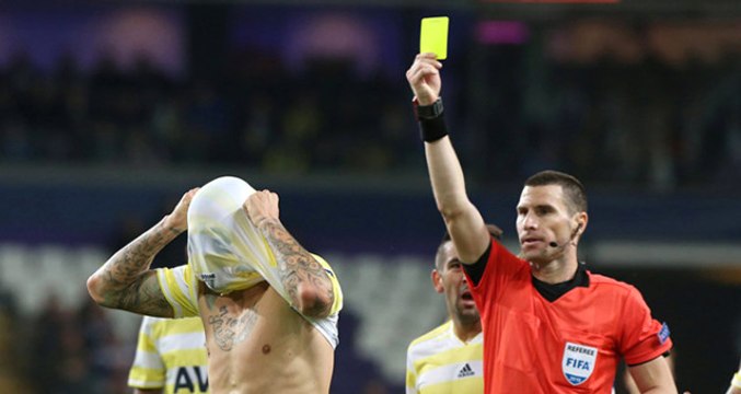 Anderlecht-Fenerbahçe Maçının Hakemi Kabakov, Verdiği Kararlarla Fenerbahçelileri Çıldırttı