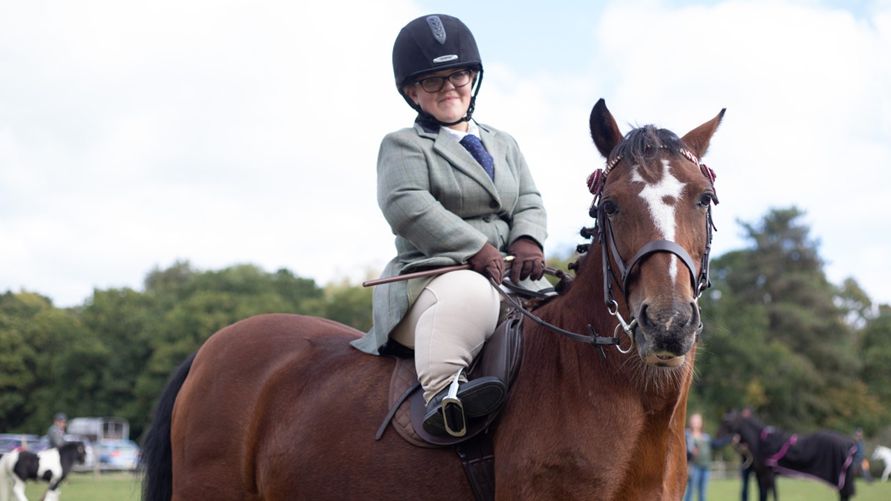 The Champion Horse Rider With Dwarfism | BORN DIFFERENT - video Dailymotion