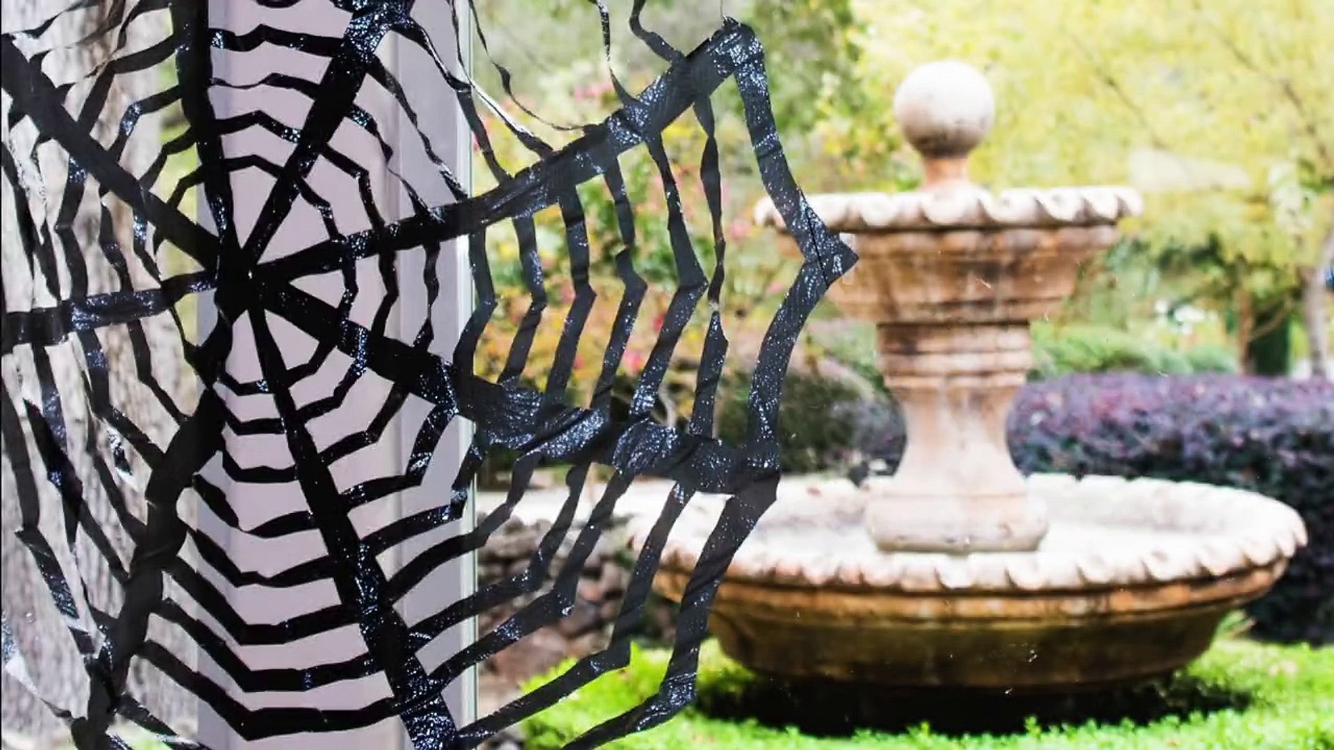 Halloween : Comment faire des toiles d'araignée avec des sacs-poubelle. -  Vidéo Dailymotion