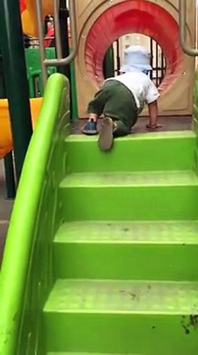 Алгийнхан чинээ ийм өөлхөн жаал хогийг хогийн саванд хийх ёстой гэдгийг ухамсарлаж сурсан байна. Хогоо ил задгай хаядаг хүн бүрт үзүүлмээр бичлэг байна даа. Ш