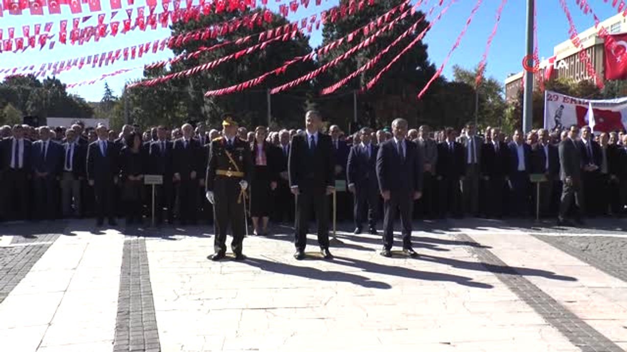 Gaziantep'te 29 Ekim Coşkusu...kutlamalara İstanbul'un Yeni Valisi de Katıldı