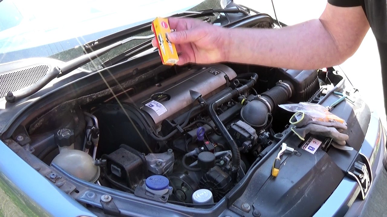 Peugeot 307CC 2.0 16V Zündkerzen wechseln