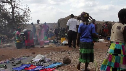 Gold rush: Malawi villagers search through river silt