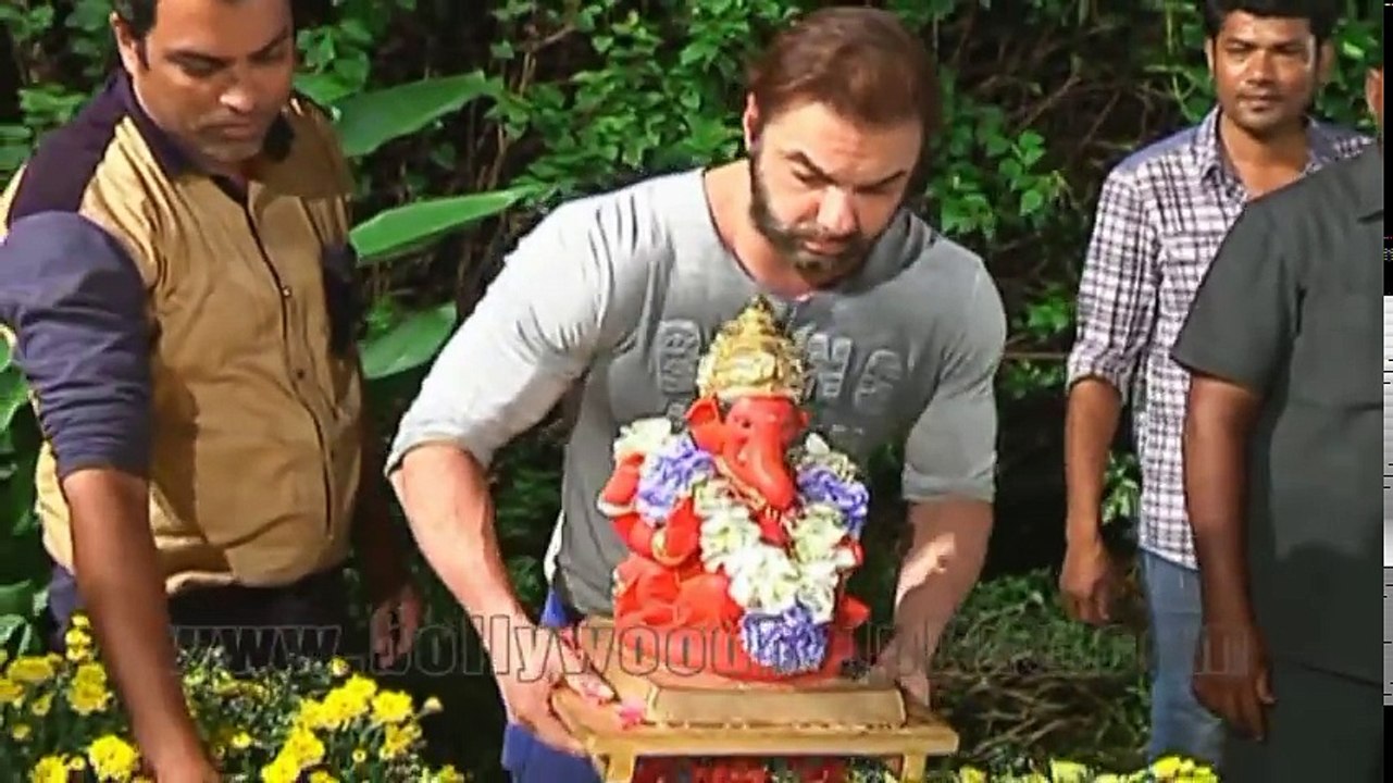 Bollywood latest news!!Salman Khan Dance At Ganpati Visarjan (Part-2)