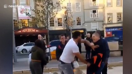 Passerby breaks up fight between two men in broad daylight