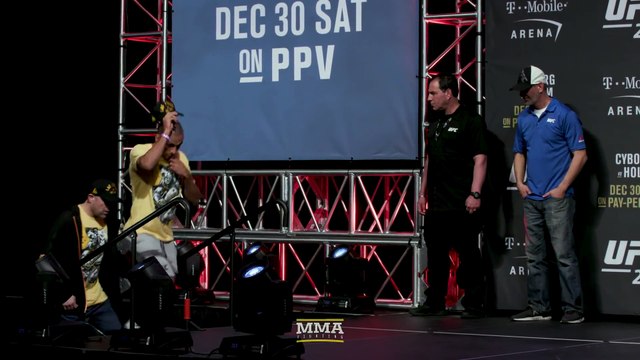 UFC 219 Weigh-Ins_ Khabib Nurmagomedov vs. Edson Barboza Staredown - MMA Fighting
