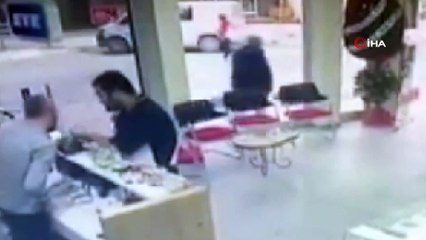 Arnavutköy’de sadaka kutusu çalan hırsız kamerada